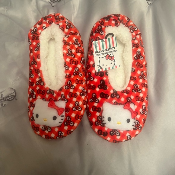 Hello Kitty Slippers - Picture 2 of 4